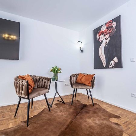 City Wohnung Fn L 5 Klimatisiert Mit Balkon Und Kueche FDH Eksteriør bilde